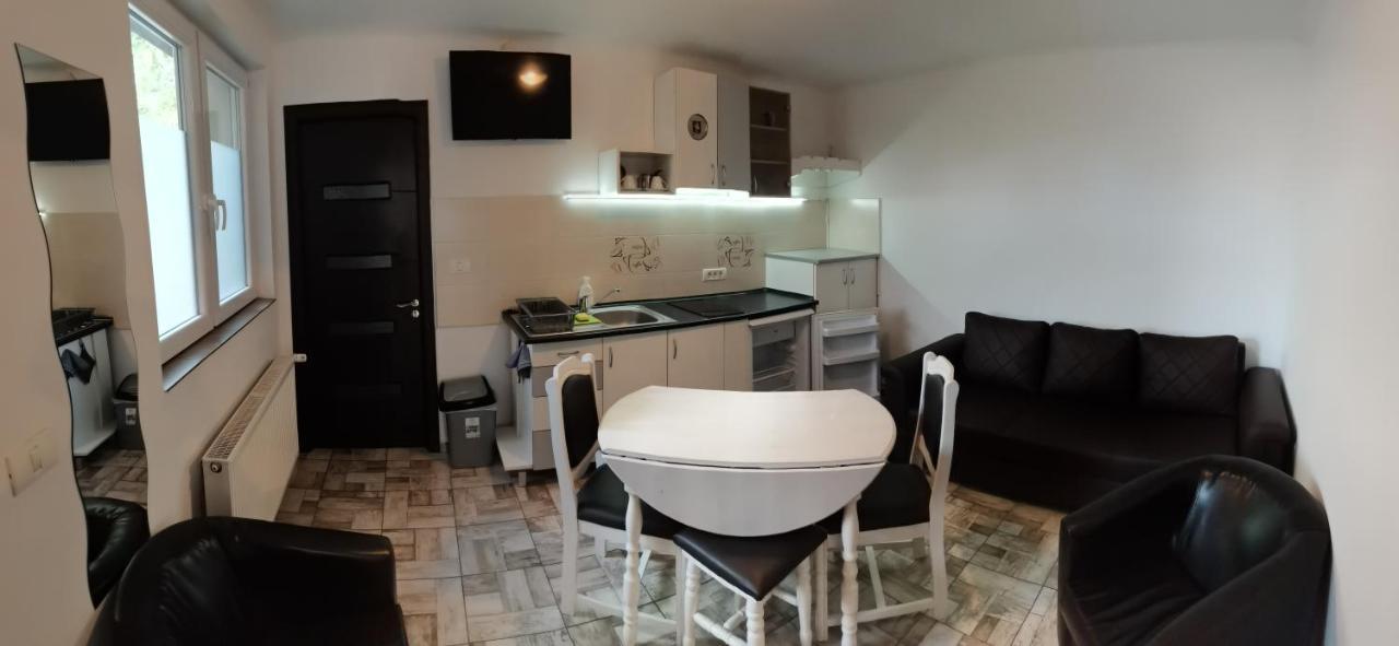 Carla'S Place Ap 2 Oradea Exteriör bild