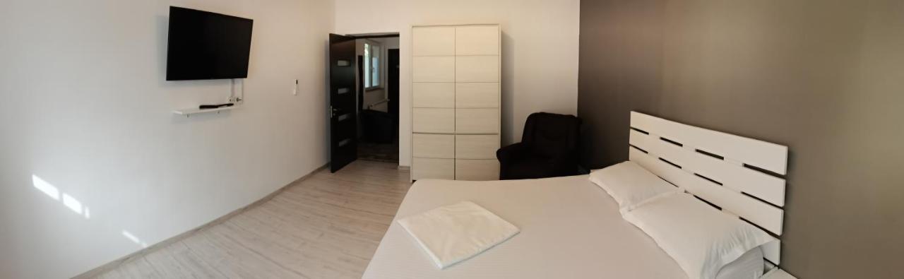 Carla'S Place Ap 2 Oradea Exteriör bild